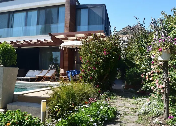 No 5 Bed and Breakfast 4*