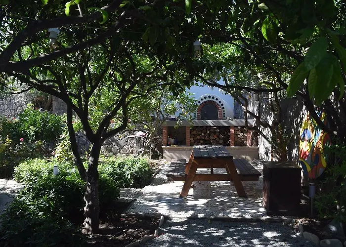 No 5 Bed and Breakfast 4*